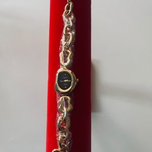 Reloj con Esfera Oscura y Correa de Eslabones Gruesos